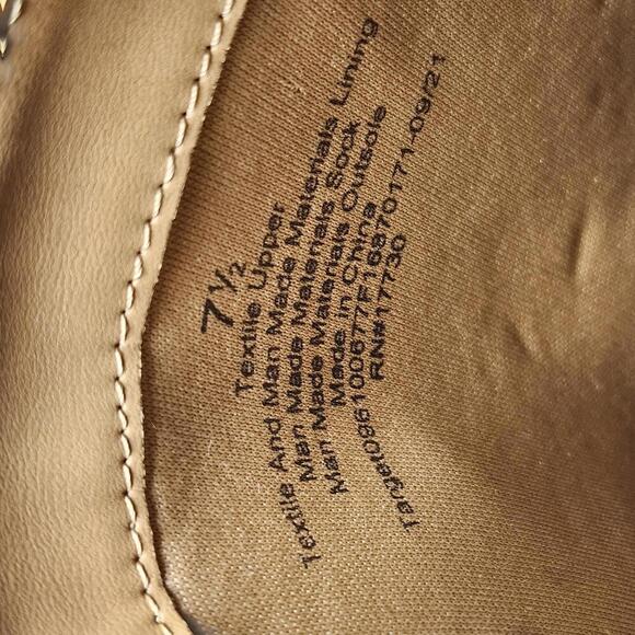 Universal Thread Women's Knee-High Beige Suede Boots Size 7.5 - Picture 9 of 10